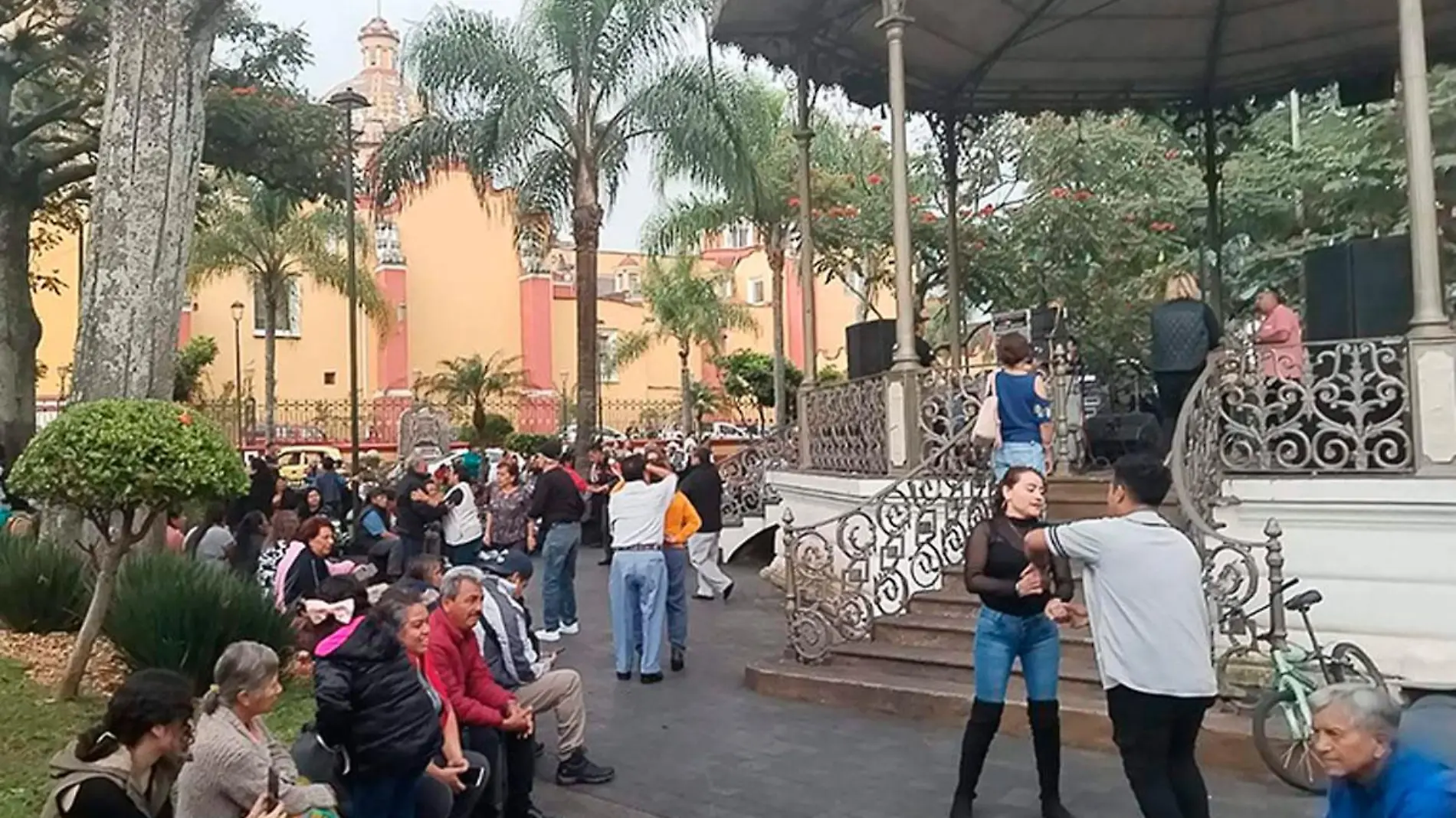 Kiosco del parque Apolinar Castillo; más de un siglo de historias